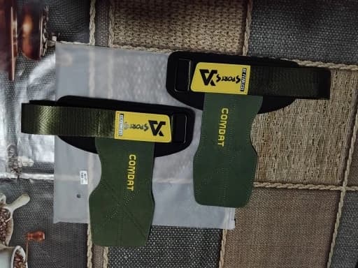 Buyer photo 1 of 2, army green · M