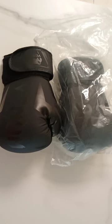 Buyer photo 1 of 2, matte black · 8oz
