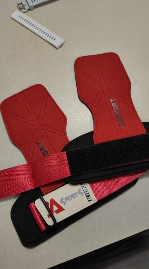 Buyer photo 1 of 2, red · M