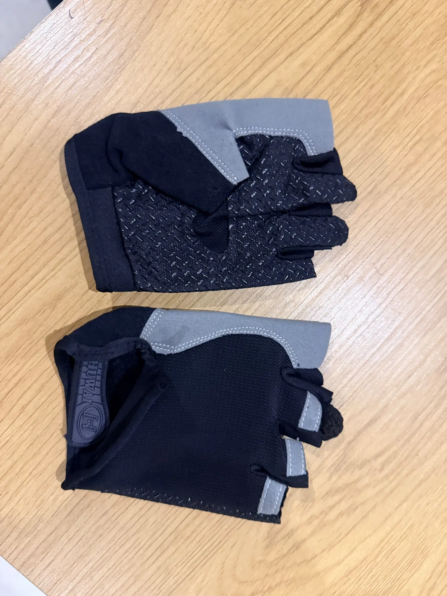 Buyer photo 1 of 1, style 2 Black · L