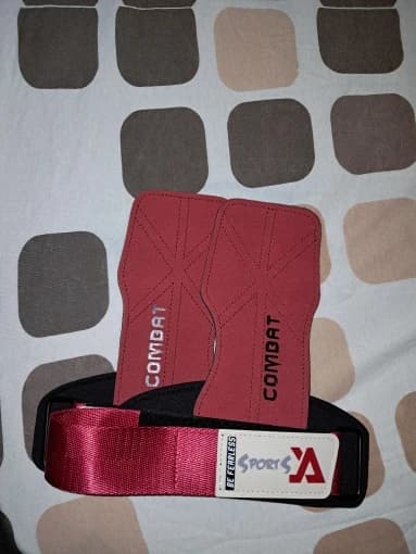 Buyer photo 1 of 1, red · S