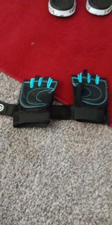 Buyer photo 1 of 2, Light blue · M