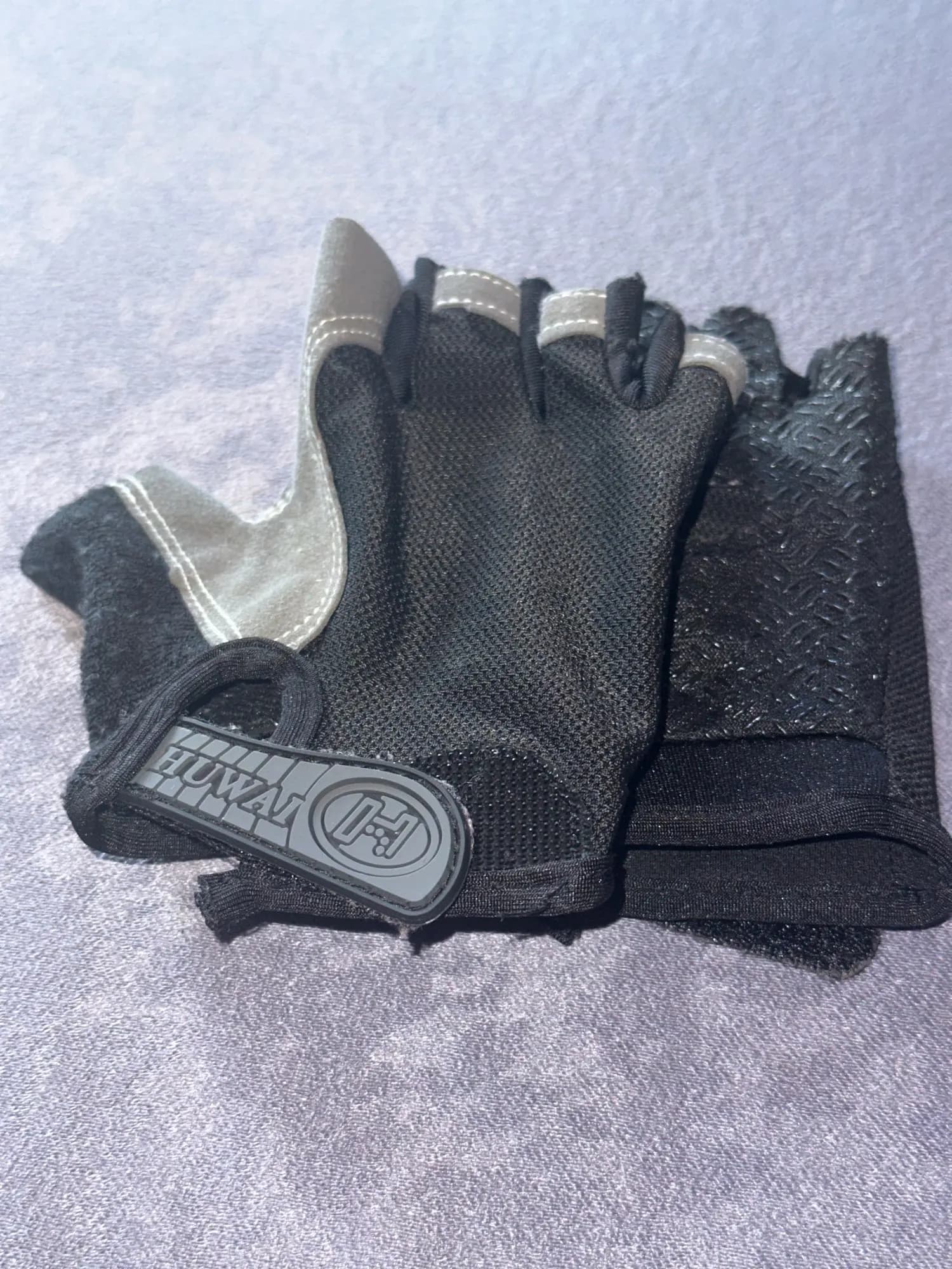 Buyer photo 2 of 2, Black · S