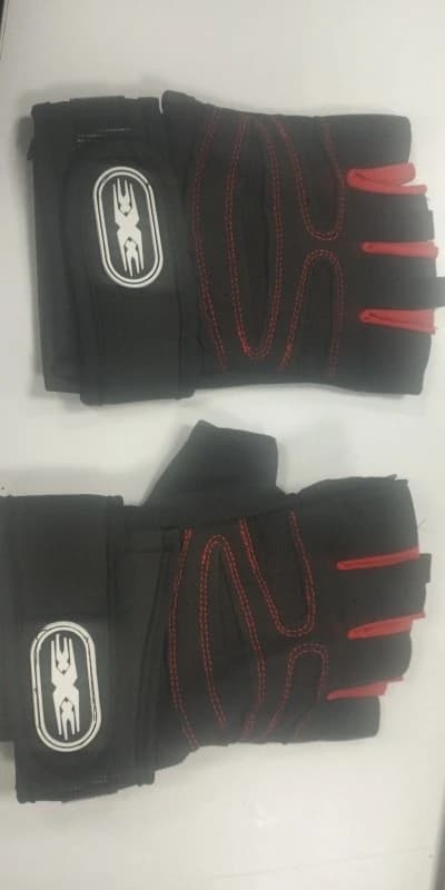 Buyer photo 1 of 1, red · M