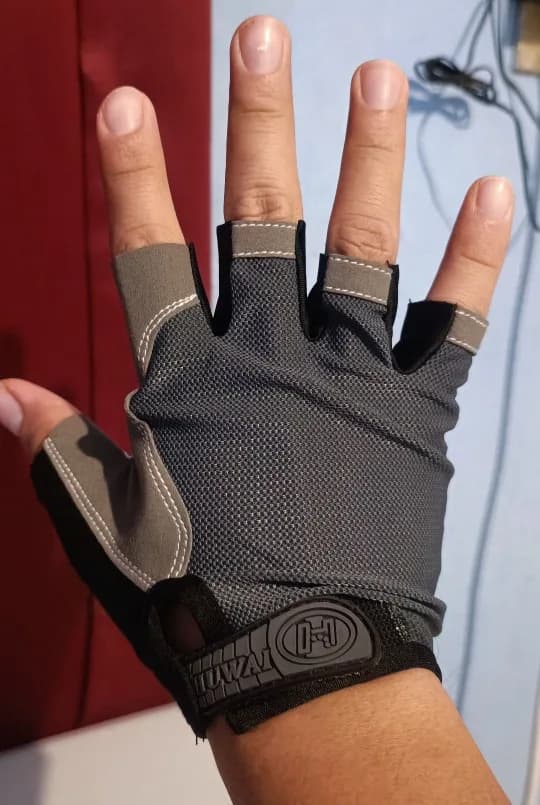 Buyer photo 1 of 2, Grey · L