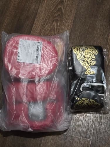 Buyer photo 1 of 1, black Boxing gloves · aldult