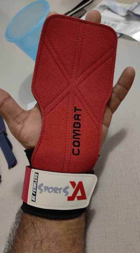 Buyer photo 2 of 2, red · M