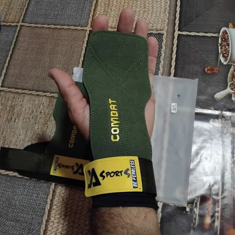 Buyer photo 2 of 2, army green · M