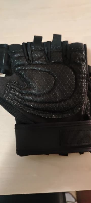 Buyer photo 1 of 1, Black · L