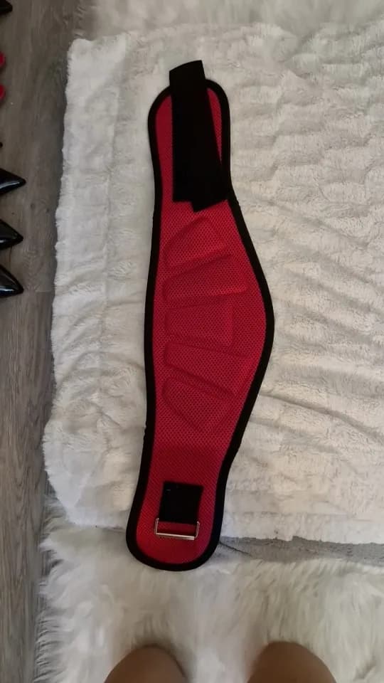 Buyer photo 1 of 1, Rose red · S