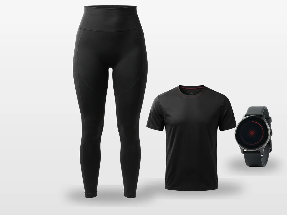 Black seamless leggings, a black training tee and a fitness watch